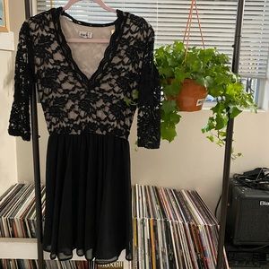 Scallop Neckline Lace Dress
